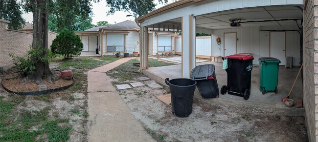 Building Photo - 10619 Staghill Dr