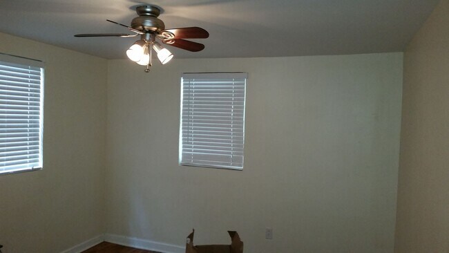 Building Photo - 414 E Park Ave