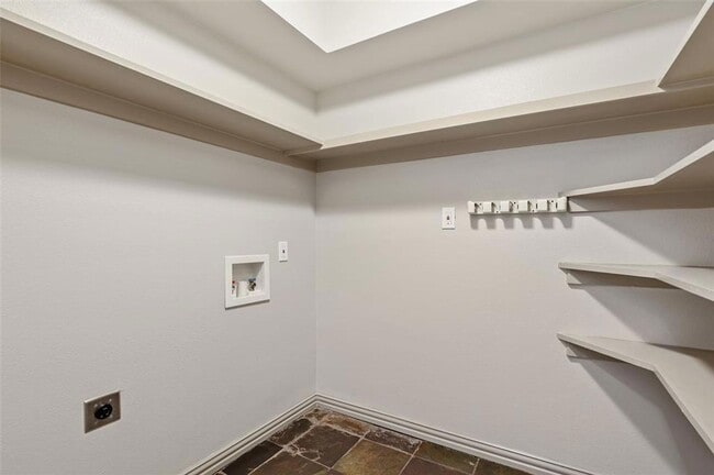 Building Photo - 5009 Pemberton Ln