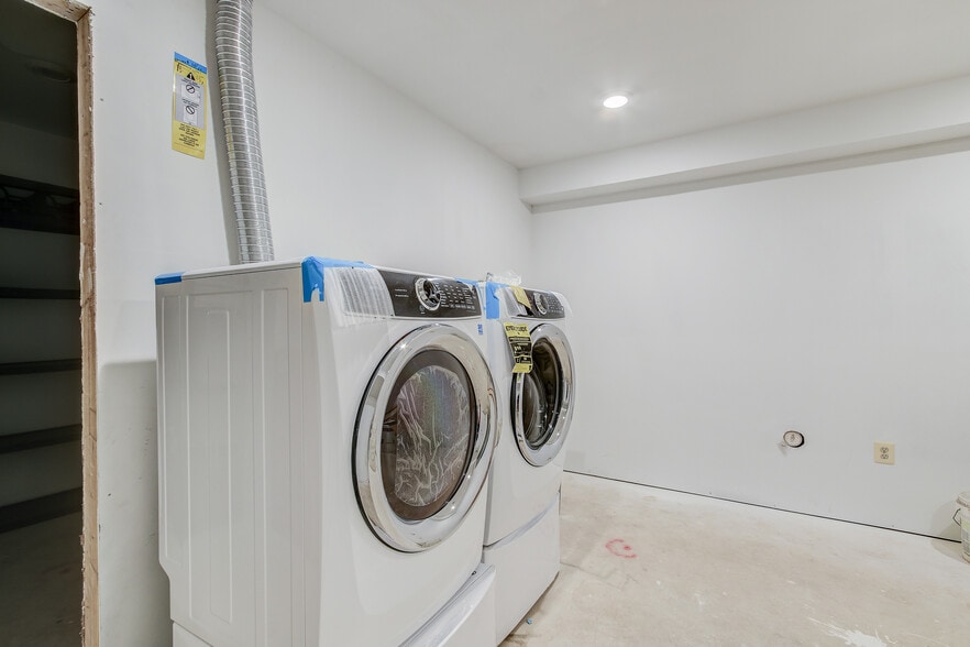 laundry room - 512 Whittier St NW