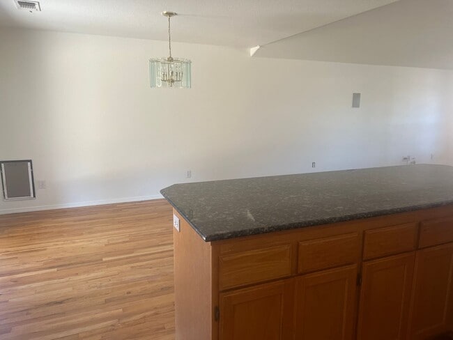 Building Photo - Quiet Neighborhood near Great Park!!