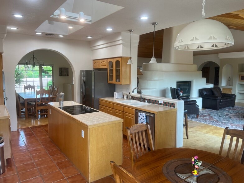 Building Photo - 2504 Griegos Pl NW