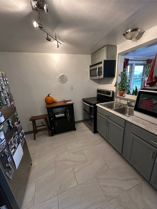 Building Photo - 4945A S Lake Dr