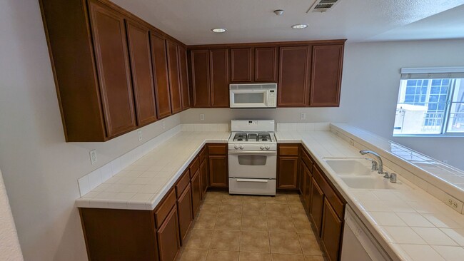 Building Photo - Large condo available for rent