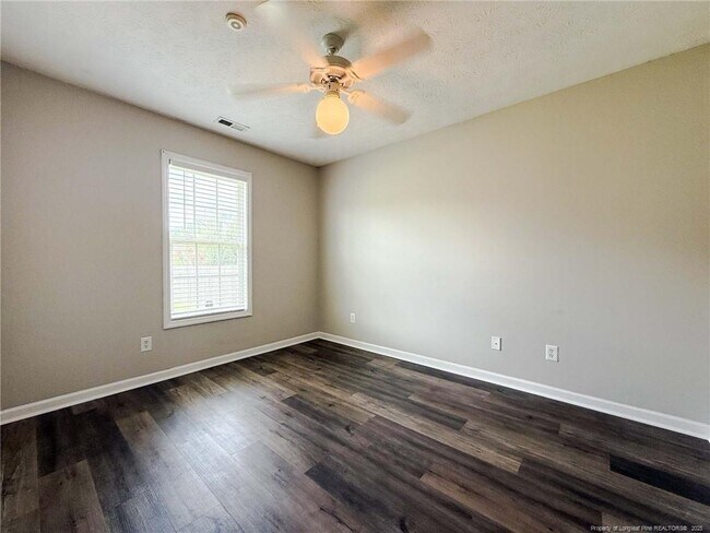 Building Photo - 225 Shakerstone Dr