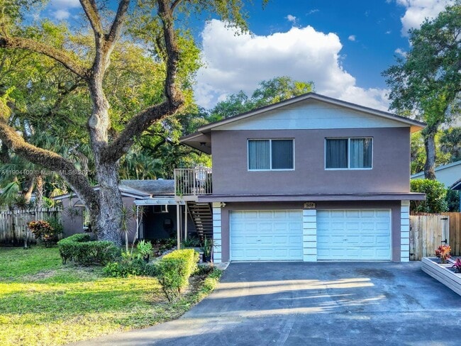 Building Photo - 1610 SW 30th Pl