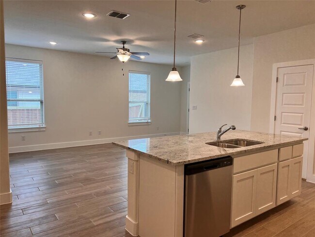 Building Photo - 442 Parkline Dr