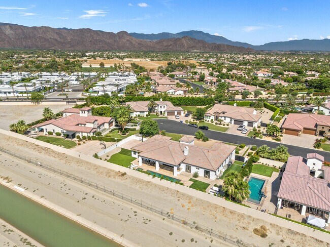 Building Photo - 49636 Constitution Dr