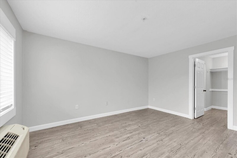 Building Photo - 406 S Cedar Ave