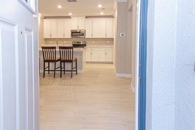 Building Photo - 16657 Shell Bay Dr