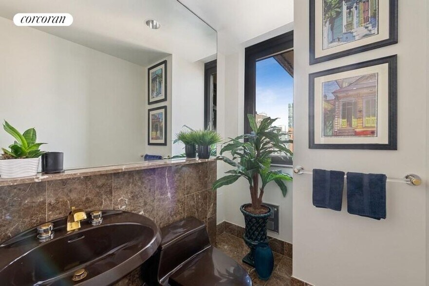 Building Photo - 100 United Nations Plaza