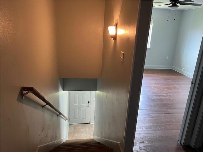 Building Photo - 3213 Golden Dr