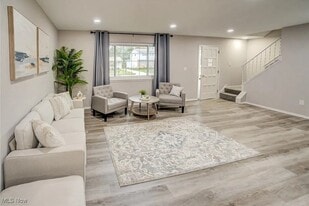 Building Photo - 38109 Poplar Dr