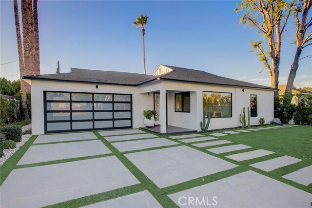 Building Photo - 8161 Encino Ave