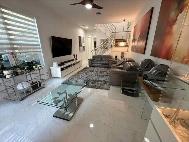 Building Photo - 6923 Julia Gardens Dr