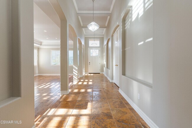 Building Photo - 750 Huntsdale Ct