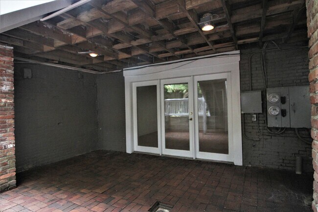 Building Photo - 1511 Bolton St