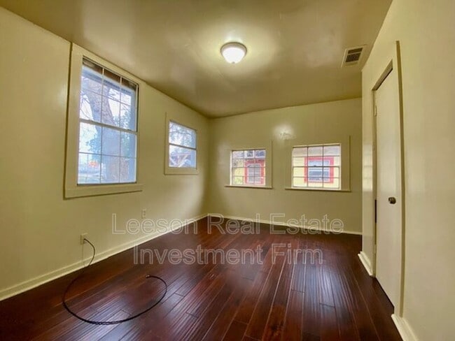 Building Photo - 224 Adair St