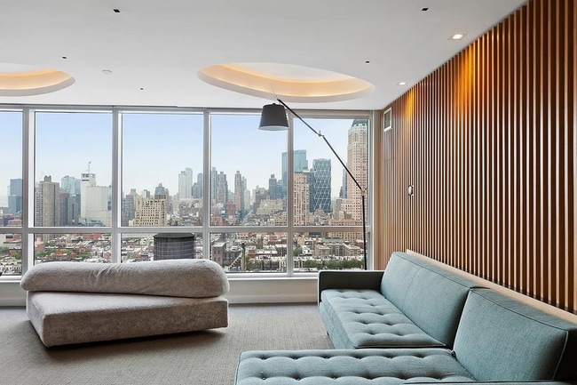 Building Photo - 350 W 42nd St