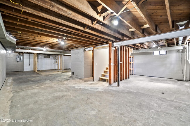 Building Photo - 8002 Watterson Trail