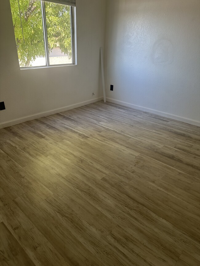 Upgraded tile floors-Bedroom - 7521 N 47th Ln