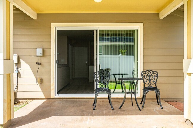 Building Photo - Welcome to this bright and inviting 3 bedroom