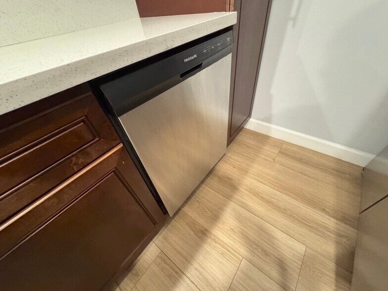 Building Photo - 6718 Sylmar Ave