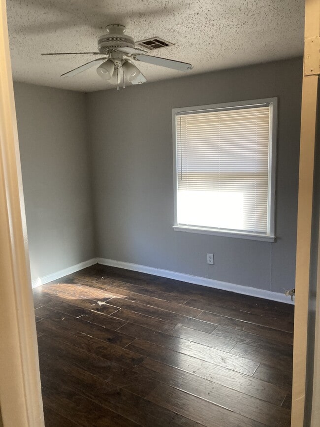 Building Photo - 735 Highland Pkwy