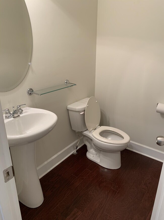 Building Photo - 2562 Sibley Dr