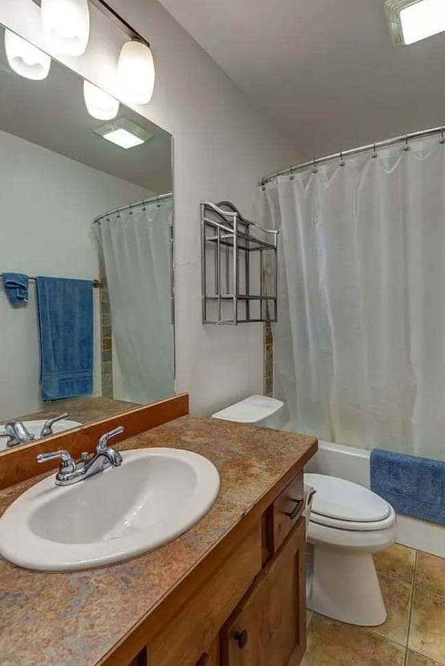 Building Photo - 3 Bedroom Townhome in Bozeman!
