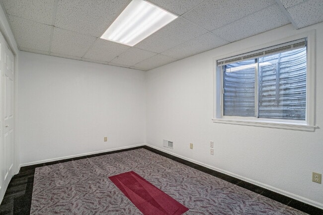 Building Photo - Private Room with a shared bath for Rent in Westminster!!!