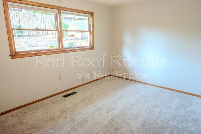 Building Photo - 815 Maywood Ln