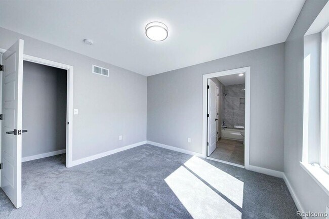 Building Photo - 2808 Goodrich St