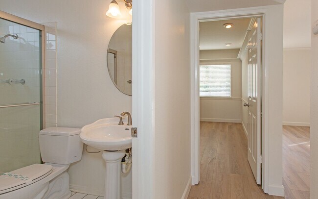 Building Photo - 7960 Represa Cir