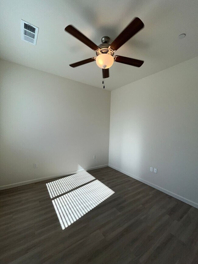 Building Photo - 4214