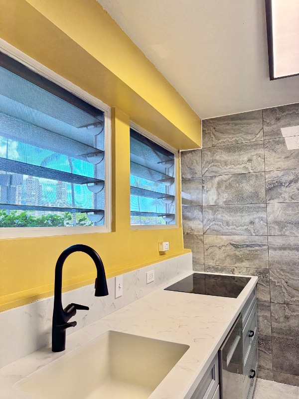 Building Photo - 2015 Ala Wai Blvd