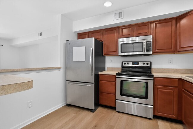 Building Photo - 1 Bed, 1 Bath Condo In Desirable Blue Bell Community!