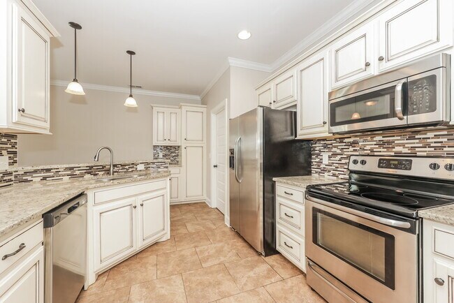 Building Photo - 1703 Drayton Dr