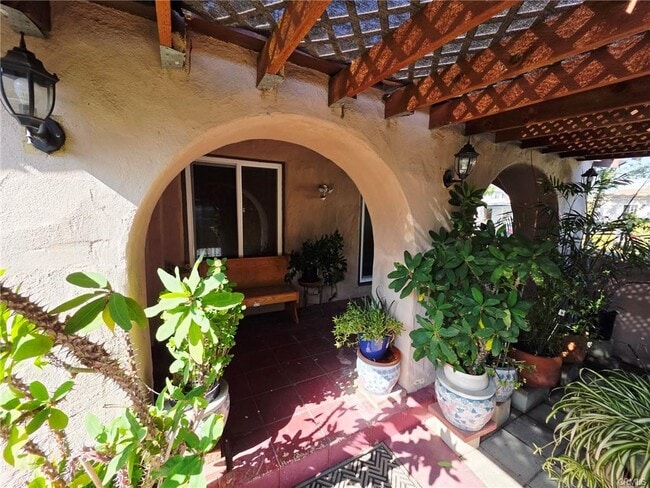 Building Photo - 554 Hawthorne St