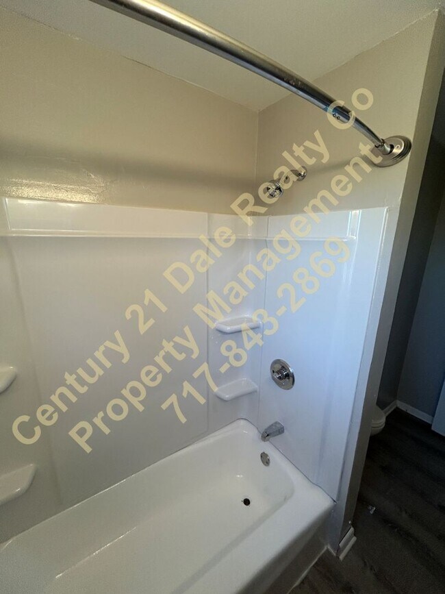 Building Photo - Meade Street 215-217