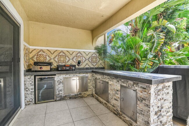 Building Photo - 753 Villa Portofino Cir