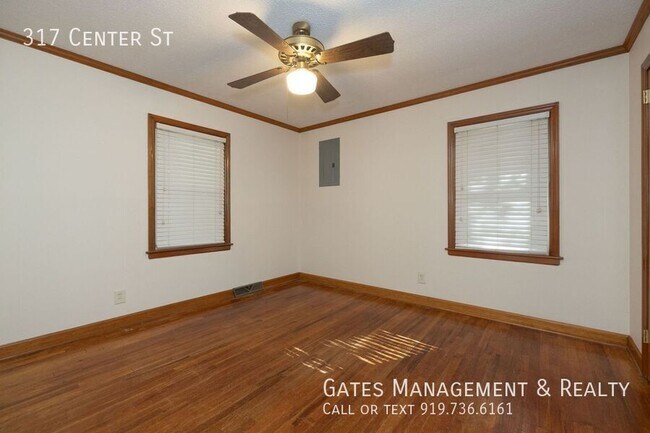 Building Photo - 317 Center St