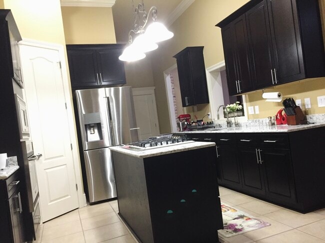 Building Photo - 2678 Bluff Ct