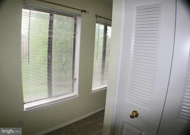 Building Photo - 5817 Edson Ln