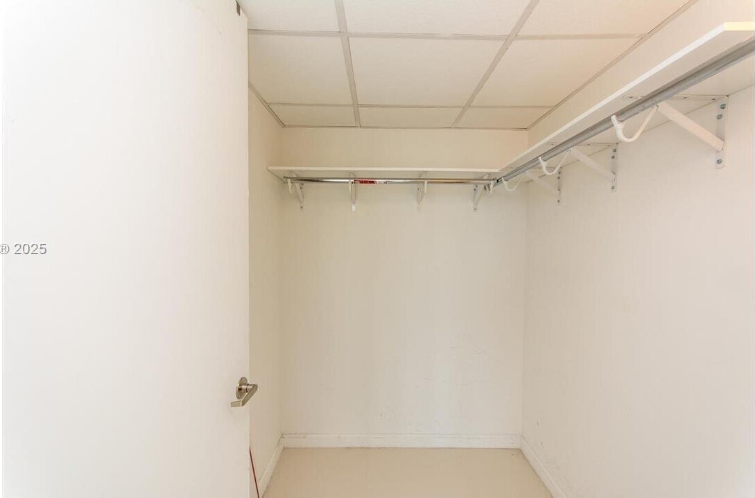 Building Photo - 495 Brickell Ave