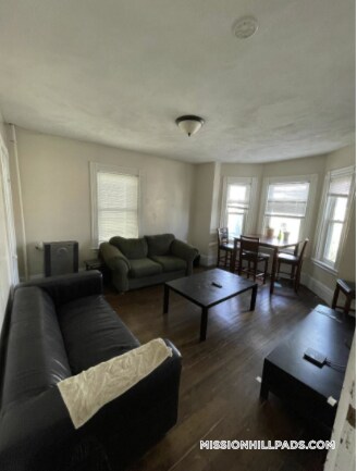 Building Photo - 42 Hillside St