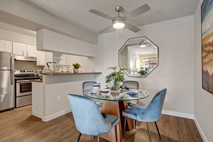 Building Photo - Rosemont West 84th