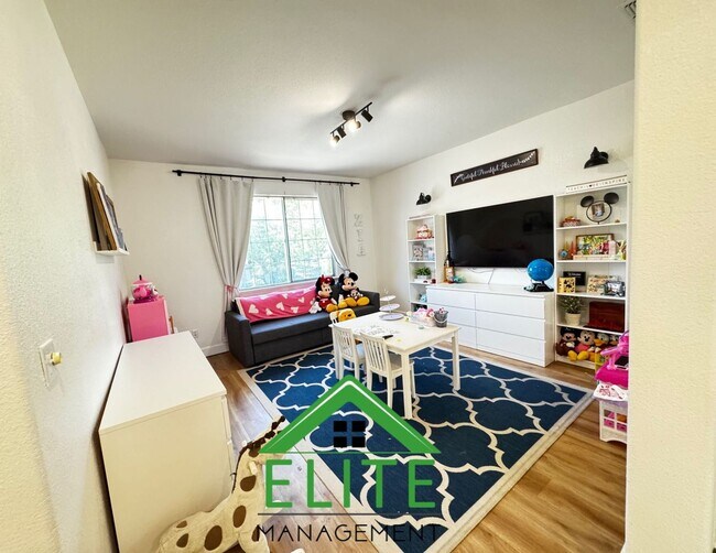 Building Photo - Scenic View Balcony and Beautiful 4-Bedroo...