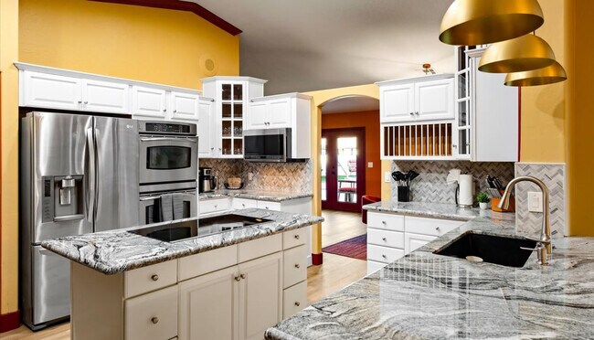 Building Photo - 2431 E Laurel St