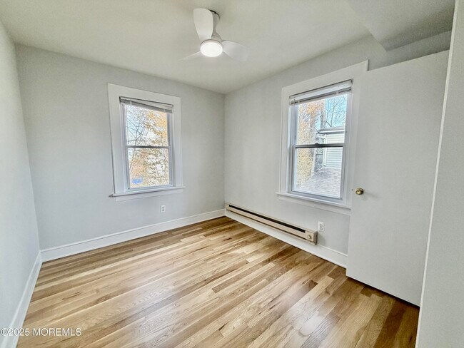 Building Photo - 1004 Fifth Ave